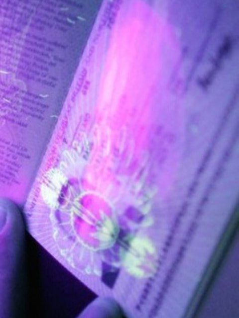Биометрические паспорта получили уже более 13 000 украинцев
