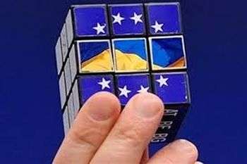 Если украинская власть начнет бороться с коррупцией, уже через год Евросоюз планирует отменить визы для граждан Украины.